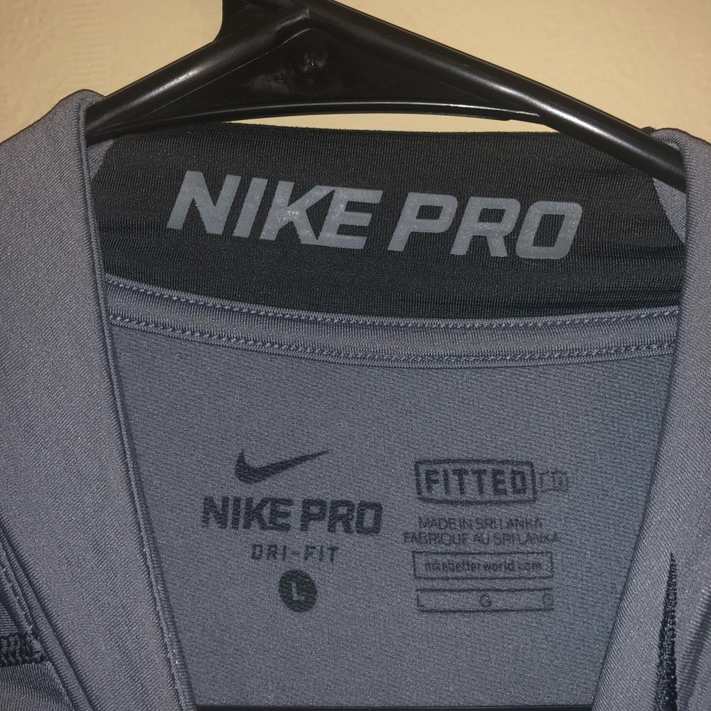 Nike Pro pull-over - Picture 3 of 3